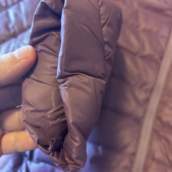 Light burgundy responsible down packable hooded puffer jacket NWT - Picture 5 of 13